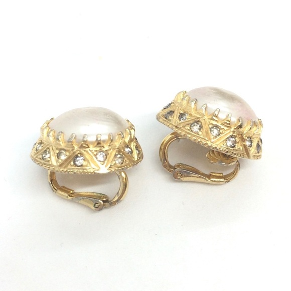 VINTAGE NETTIE ROSENSTEIN CLIP ON EARRINGS FAUX PEARL RHINESTONES GOLD TONE - Picture 9 of 17